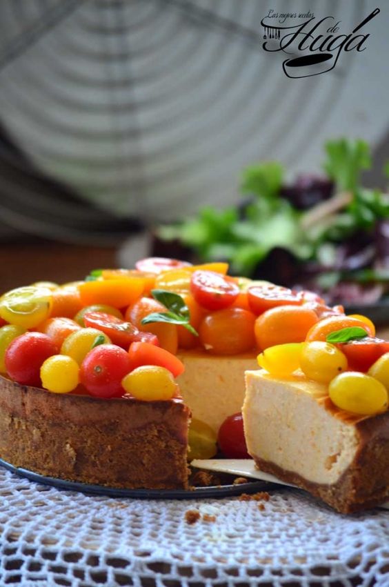 Cheesecake salado con tomates corte