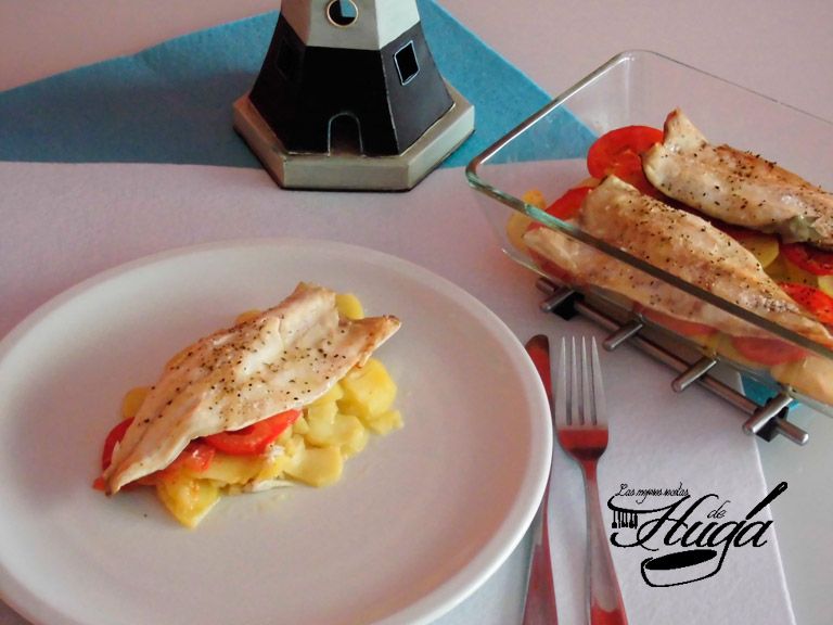 Lubina en cama de tomate y patatas